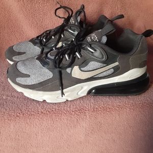 Nike Air Max 270 sz 7y